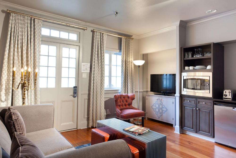 One-Bedroom Suite - Disability Access interior